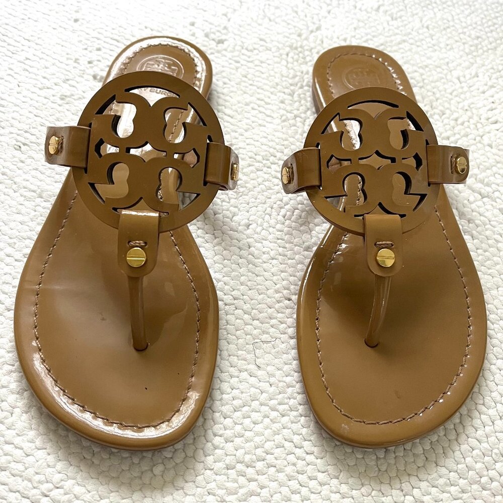 NEW- Tory Burch camel patent thong flat sandal,